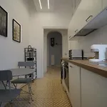 Ely House Apartament *