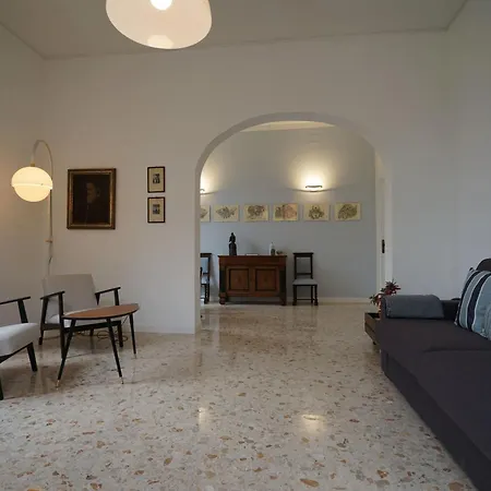 Ely House Apartment *