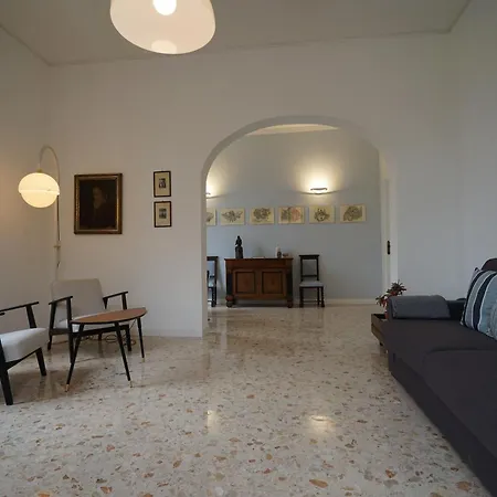 Ely House Apartament *